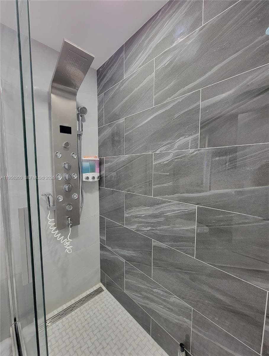 ALEXANDER TOWERS CONDO · #901 in Hollywood - Photo 13