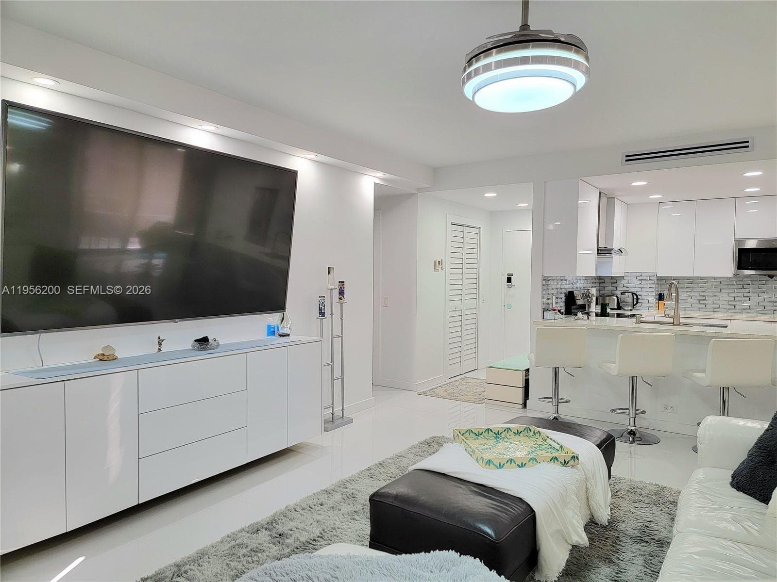 ALEXANDER TOWERS CONDO · #901 in Hollywood - Photo 5