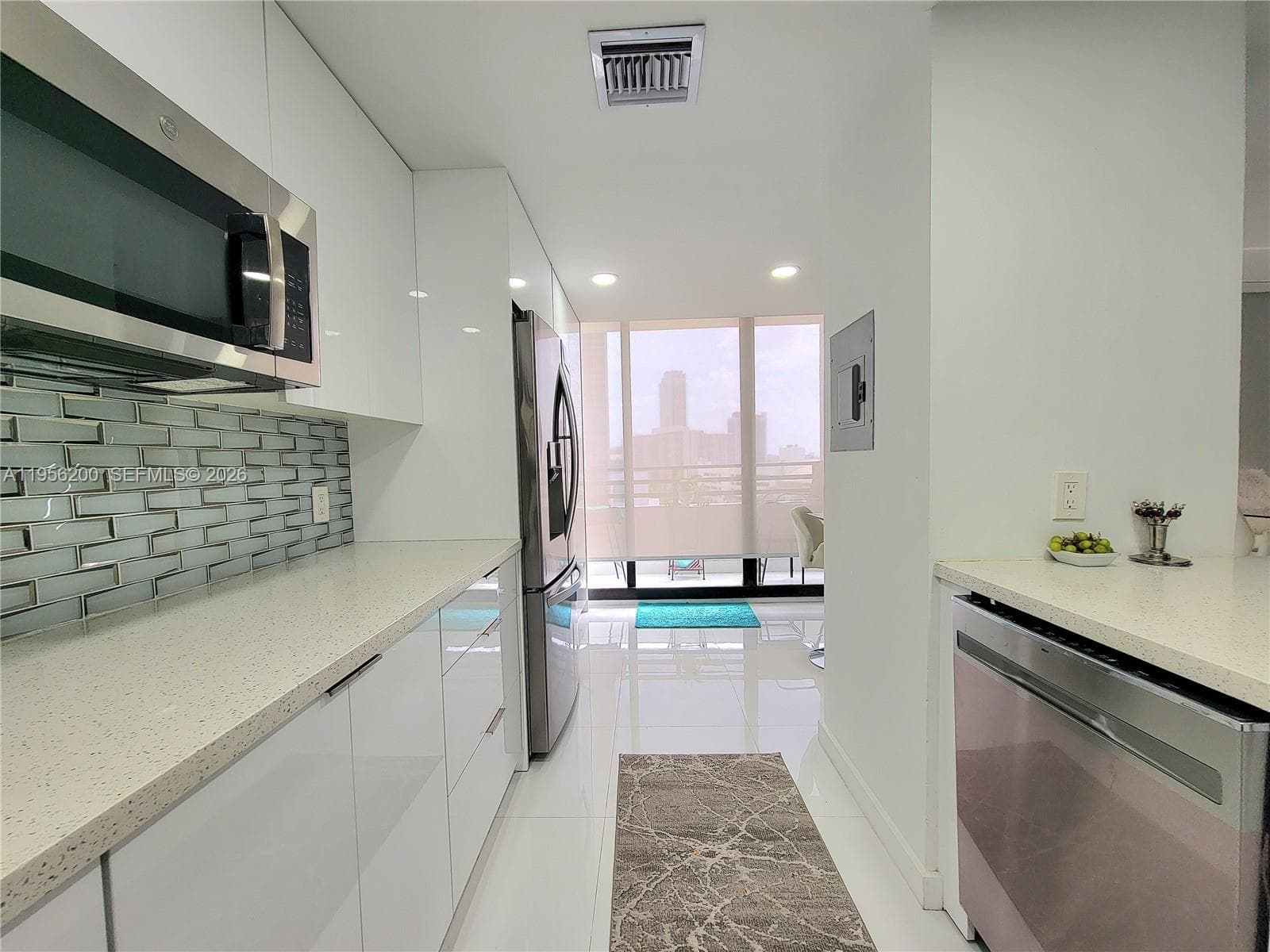 ALEXANDER TOWERS CONDO · #901 in Hollywood - Photo 8