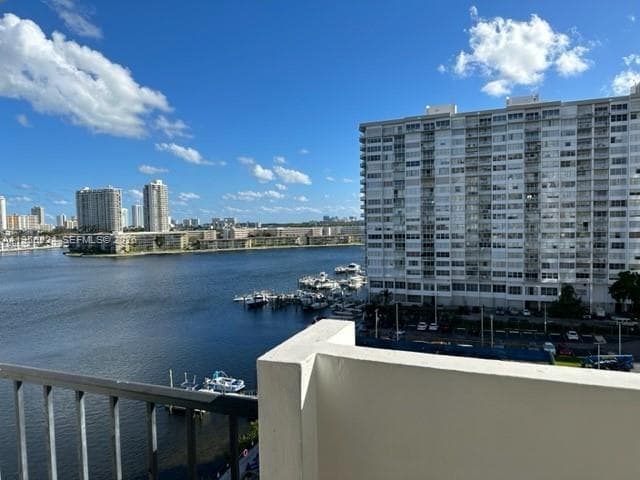 COMMODORE PLAZA CONDO · #912 in Aventura - Photo 1