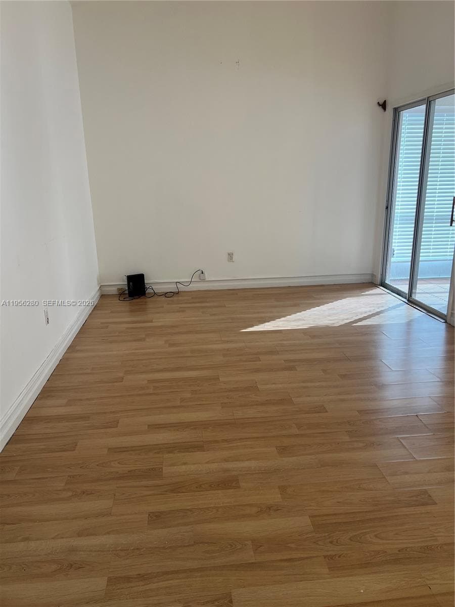 1845 SE 6th Ct photo 3