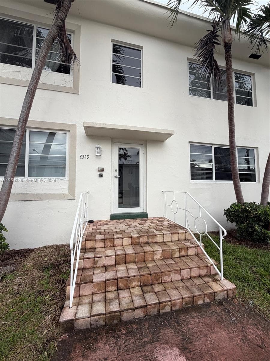 RITZ ROYAL PALM CONDO · #3 in Miami Beach - Photo 1