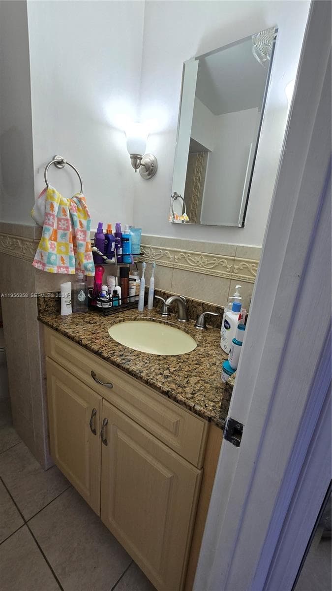 CLIFTON CONDO · #204 in Hallandale Beach - Photo 8