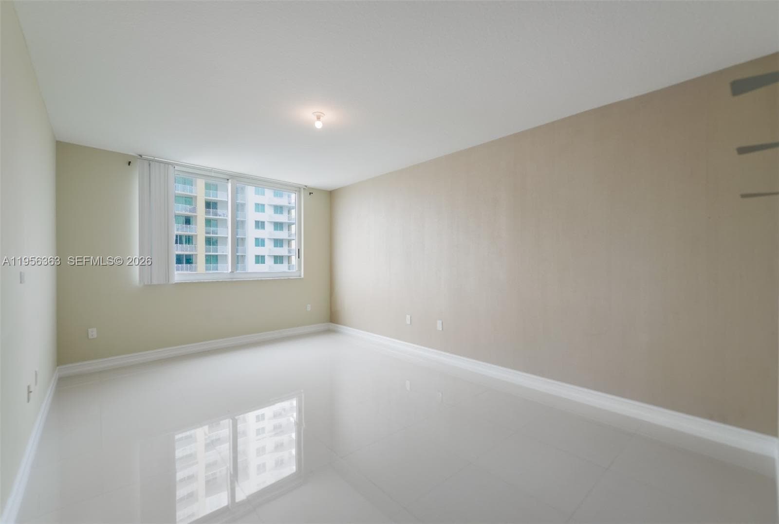 DUO CONDOMINIUM EAST · #1408E in Hallandale Beach - Photo 11