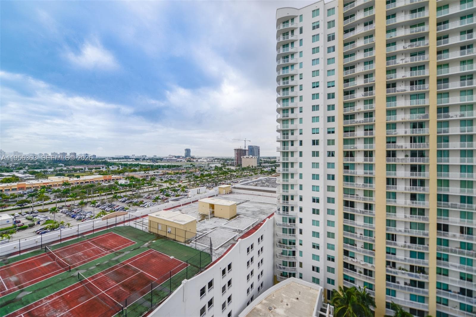 DUO CONDOMINIUM EAST · #1408E in Hallandale Beach - Photo 4