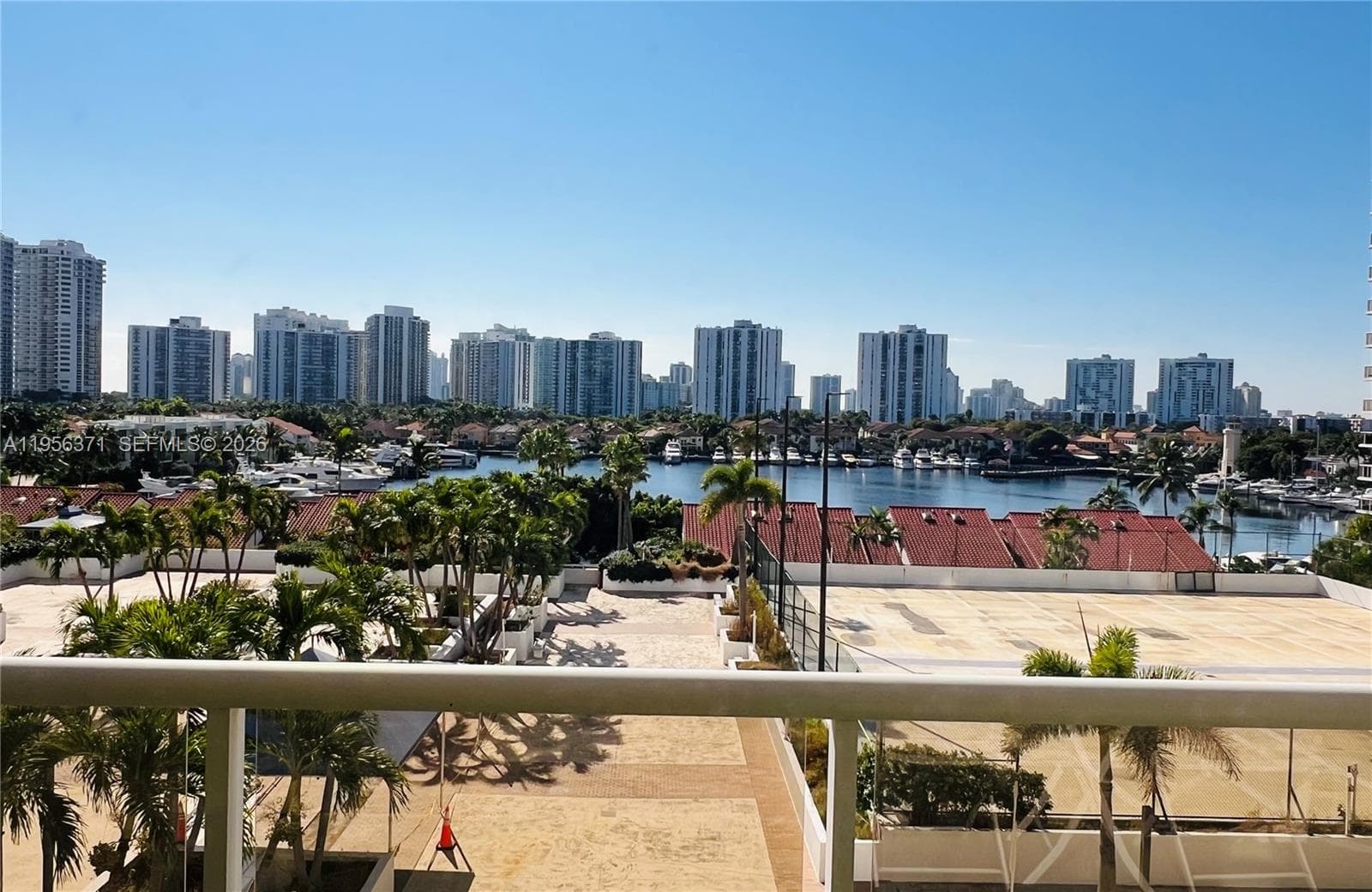 HARBORSIDE AT THE WATERWA · #609 in Aventura - Photo 23