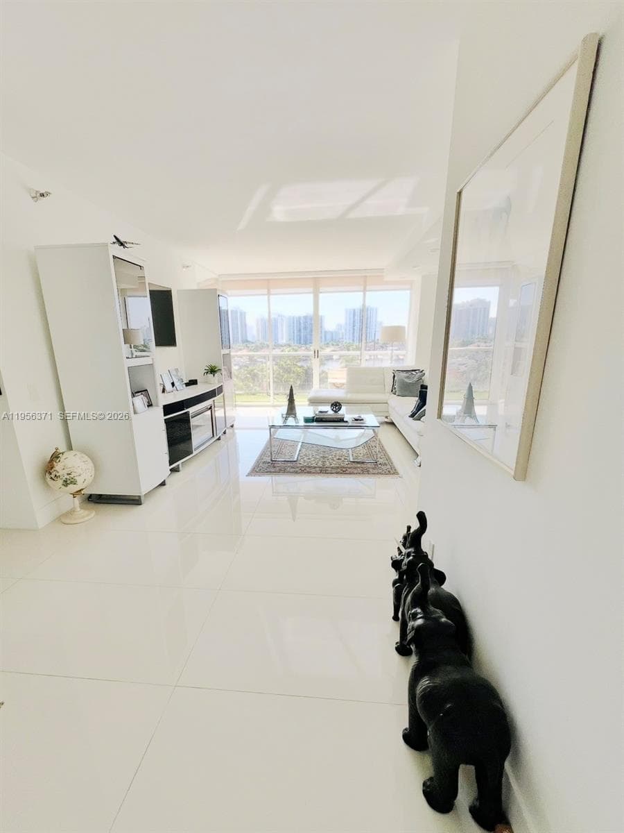 HARBORSIDE AT THE WATERWA · #609 in Aventura - Photo 2