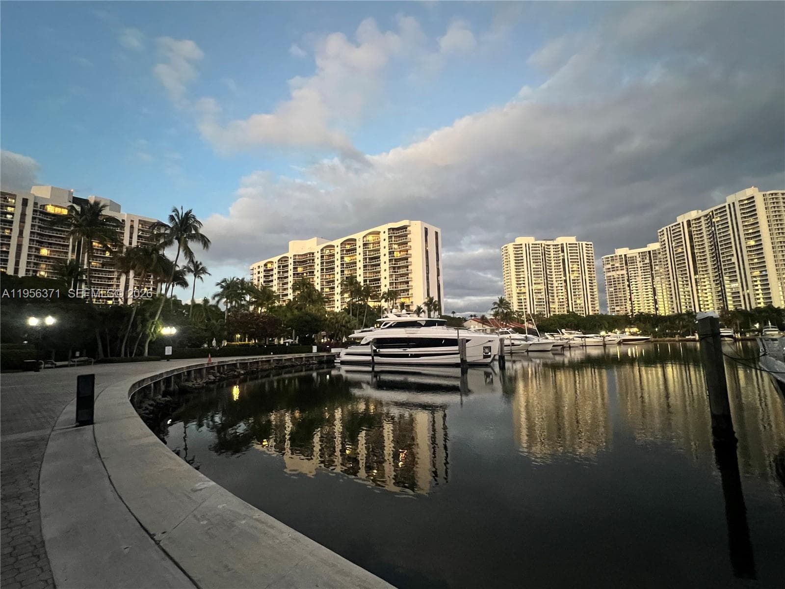 HARBORSIDE AT THE WATERWA · #609 in Aventura - Photo 42