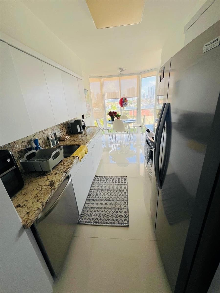 HARBORSIDE AT THE WATERWA · #609 in Aventura - Photo 22