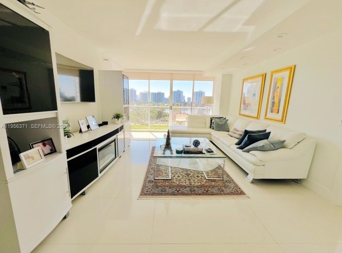 HARBORSIDE AT THE WATERWA · #609 in Aventura - Photo 1