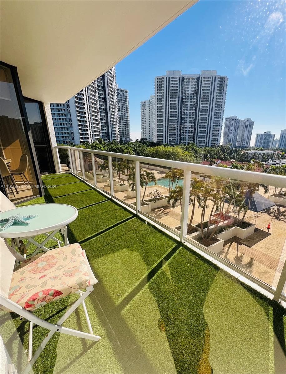 HARBORSIDE AT THE WATERWA · #609 in Aventura - Photo 10