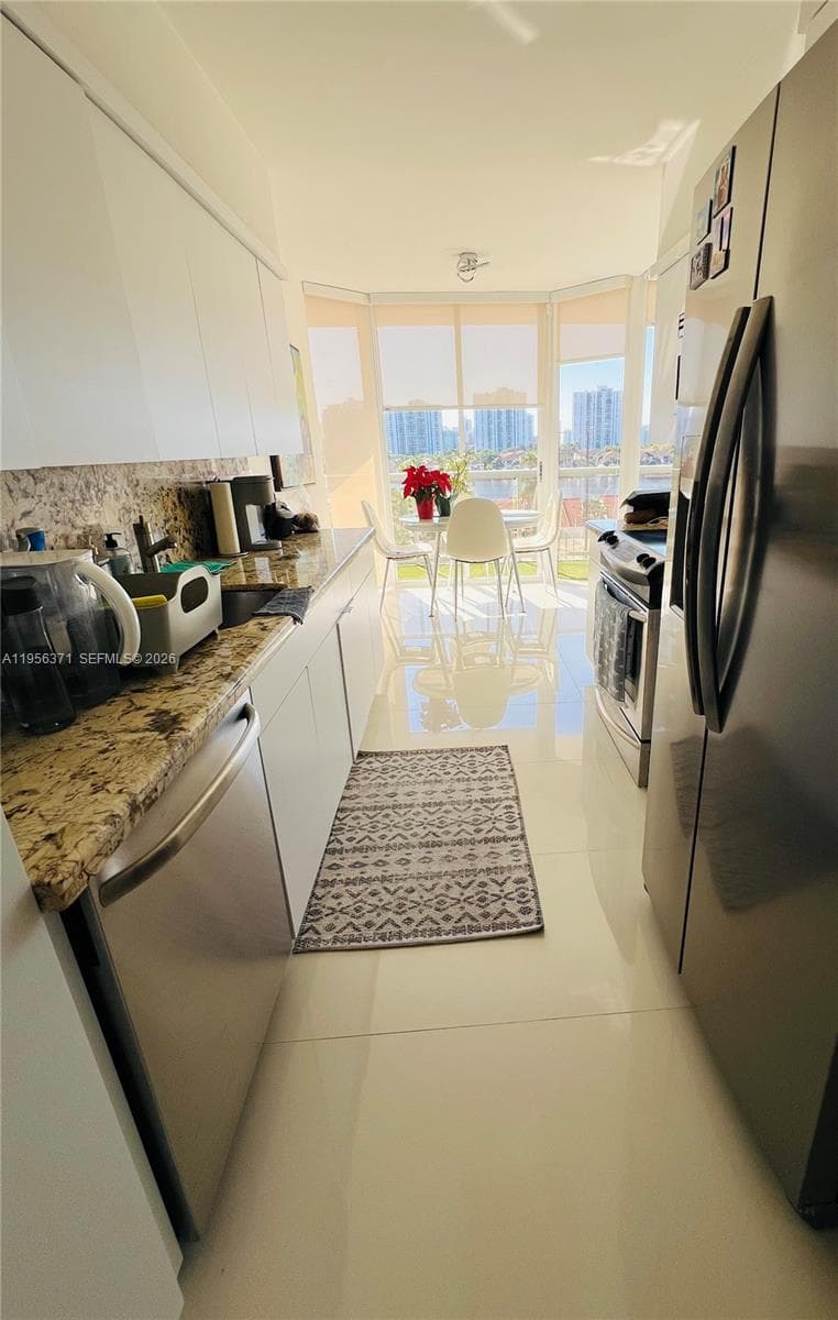 HARBORSIDE AT THE WATERWA · #609 in Aventura - Photo 18