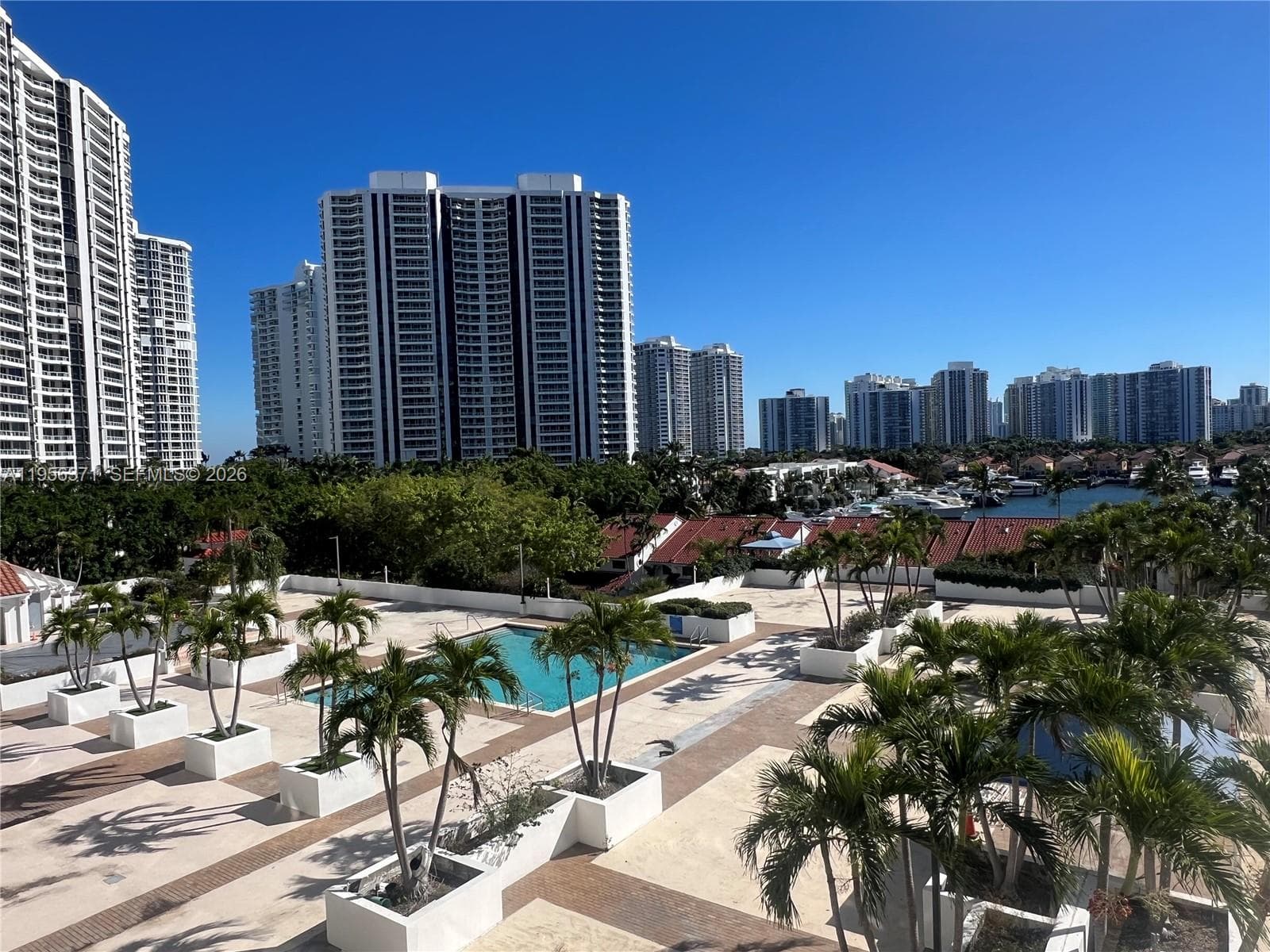 HARBORSIDE AT THE WATERWA · #609 in Aventura - Photo 40