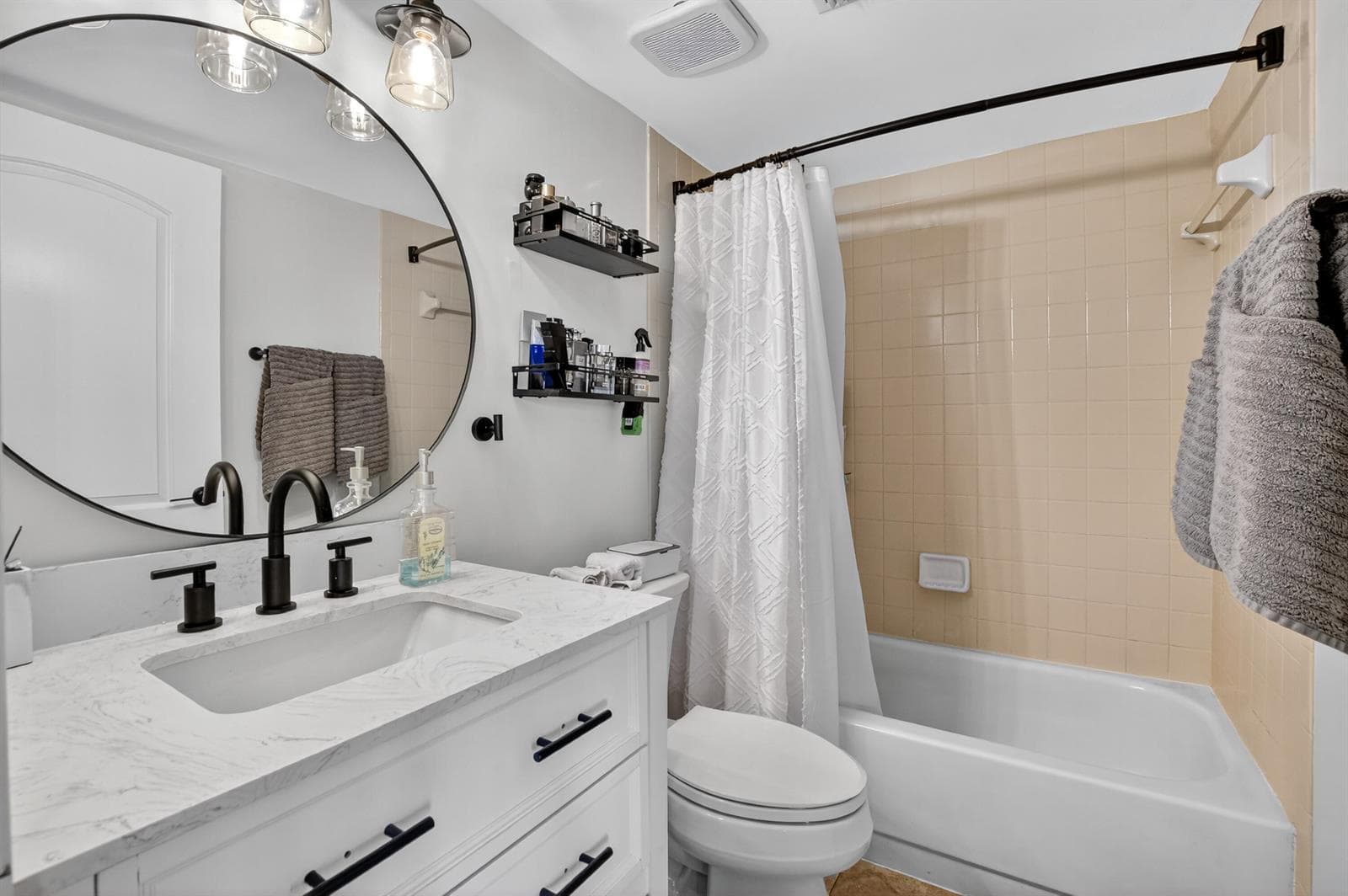 Upstairs bathroom 2