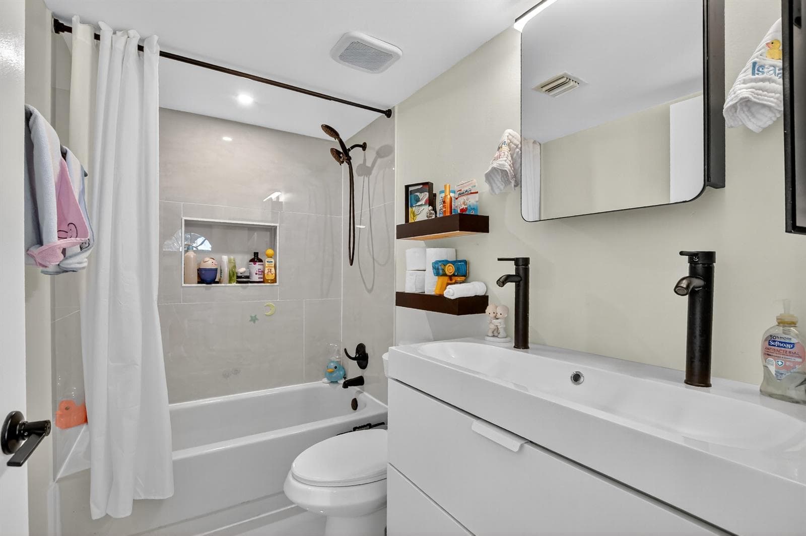 Upstairs bathroom 3