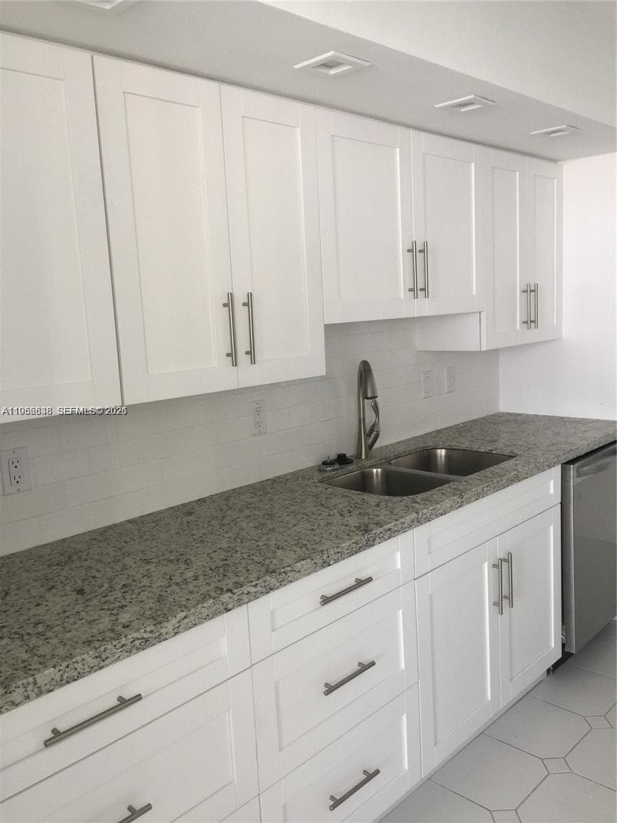 LA MER ESTATES SOUTH COND · #1708 in Hallandale Beach - Photo 9