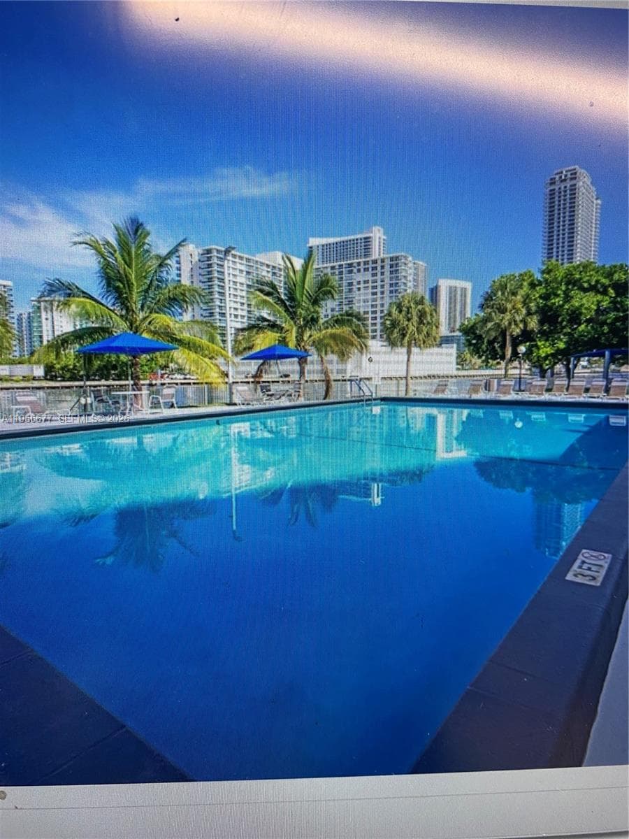 LESLIE condo · #225 in Hallandale Beach - Photo 13