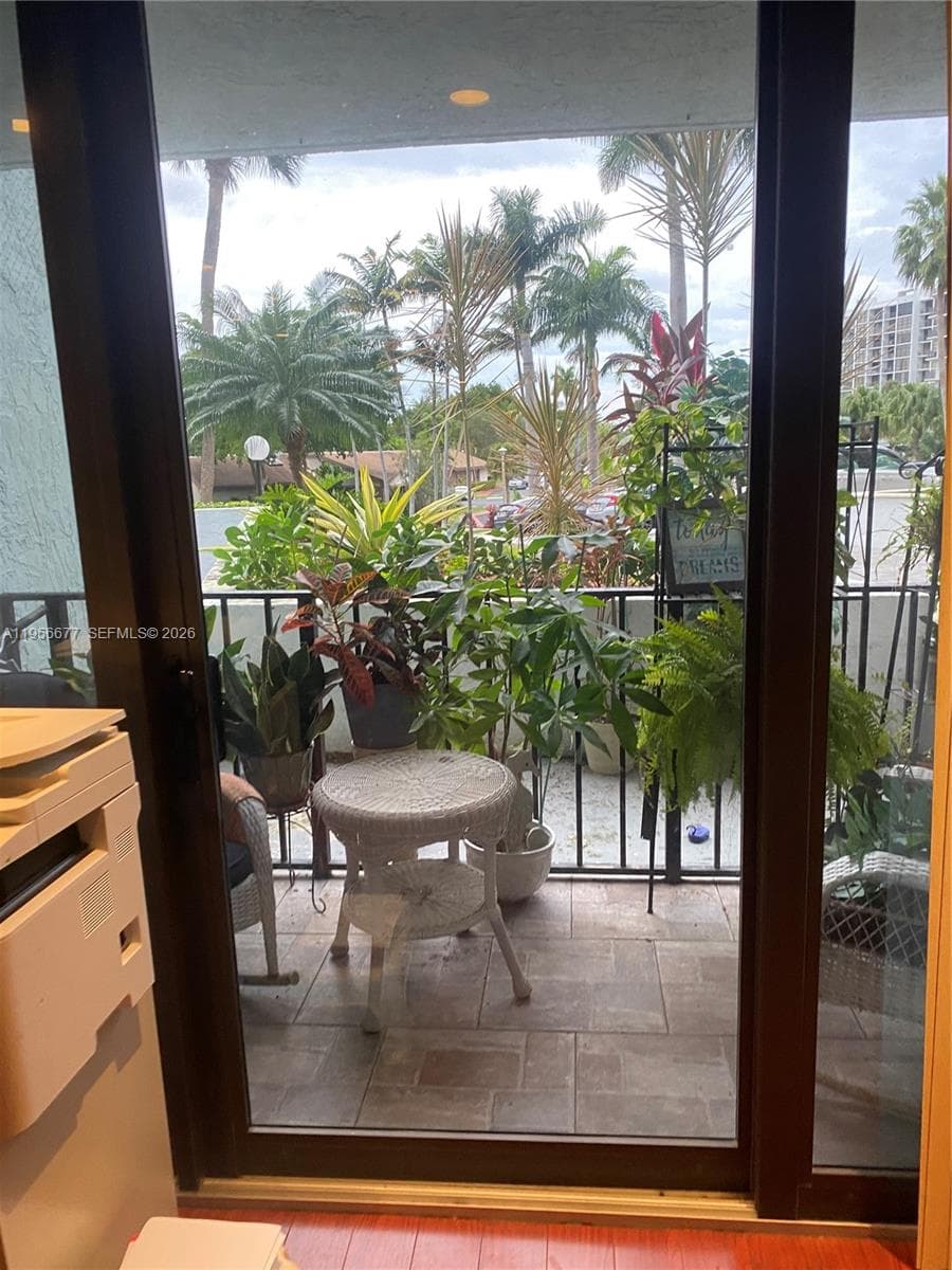 LESLIE condo · #225 in Hallandale Beach - Photo 9