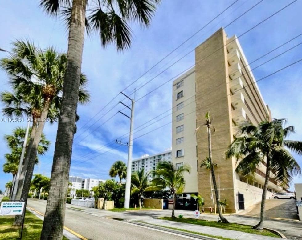 ISLAND SHORES CONDO · #1003 in North Miami Beach - Photo 1
