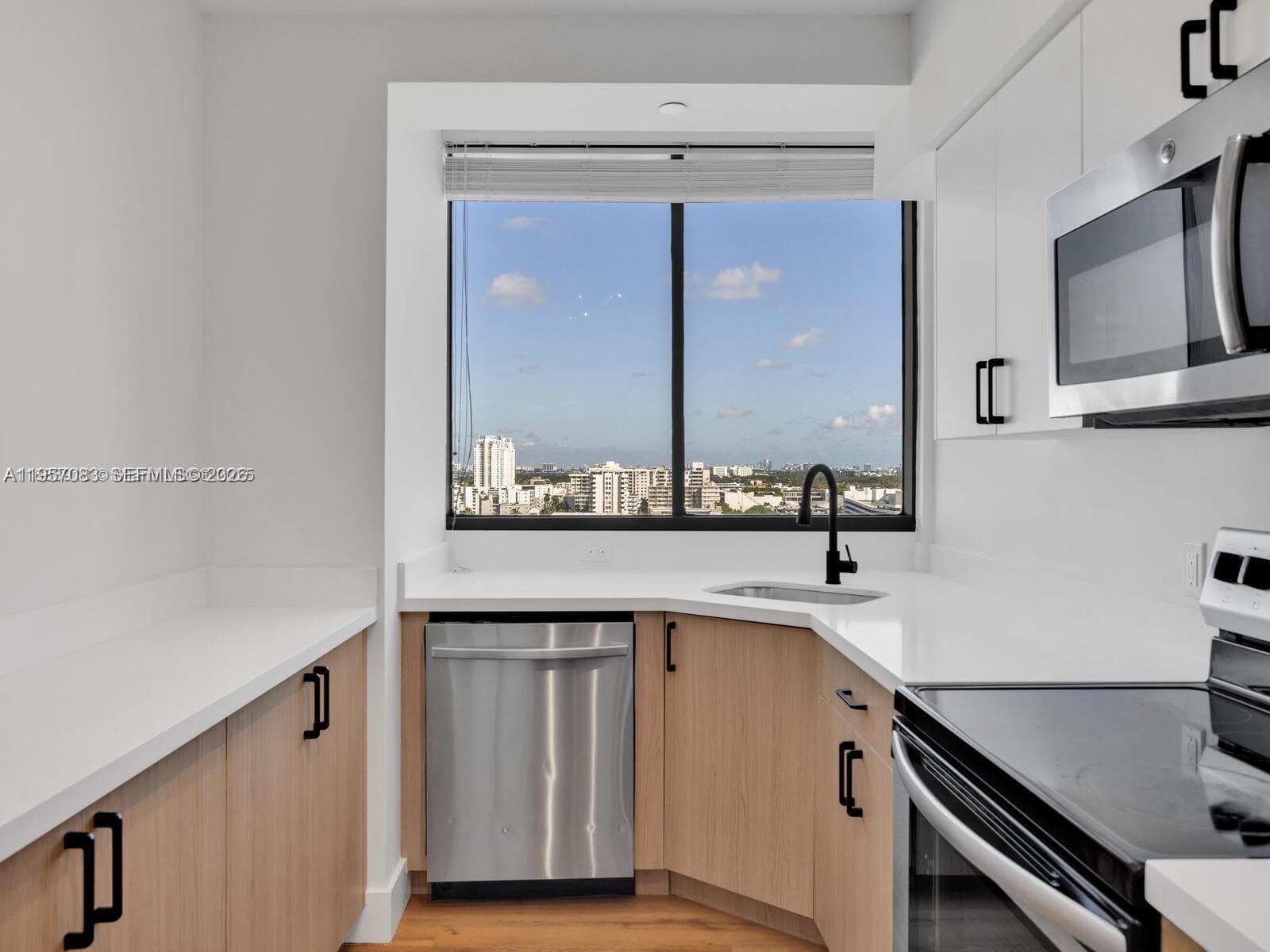 THE WAVERLY AT SOUTH BEAC · #1511 in Miami Beach - Photo 3