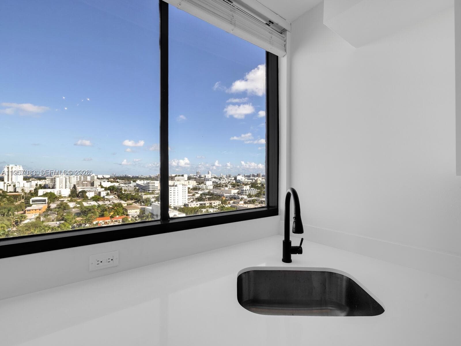 THE WAVERLY AT SOUTH BEAC · #1511 in Miami Beach - Photo 9