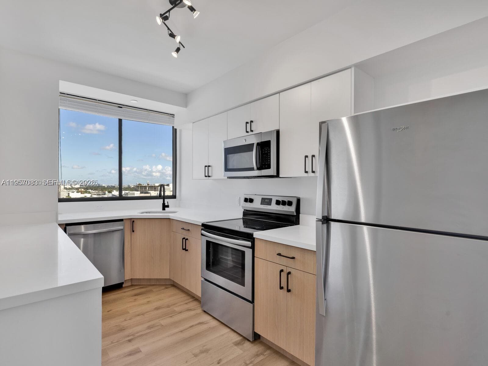 THE WAVERLY AT SOUTH BEAC · #1511 in Miami Beach - Photo 25