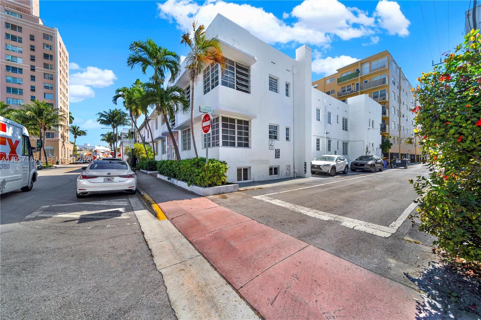 ART DECO CONDO · #102R in Miami Beach - Photo 3