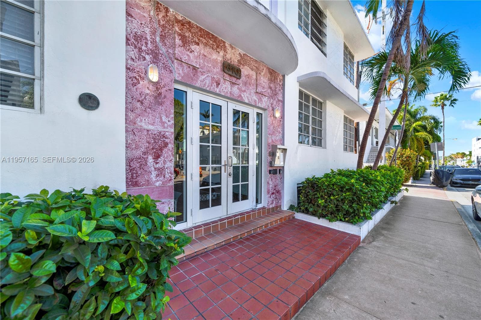 ART DECO CONDO · #102R in Miami Beach - Photo 1