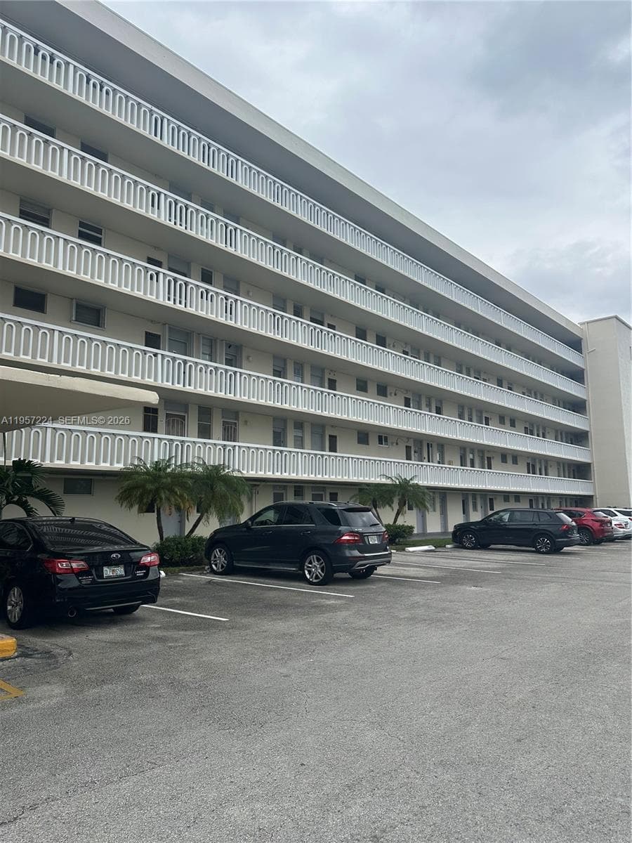POINT EAST II · #H411 in Aventura - Photo 2