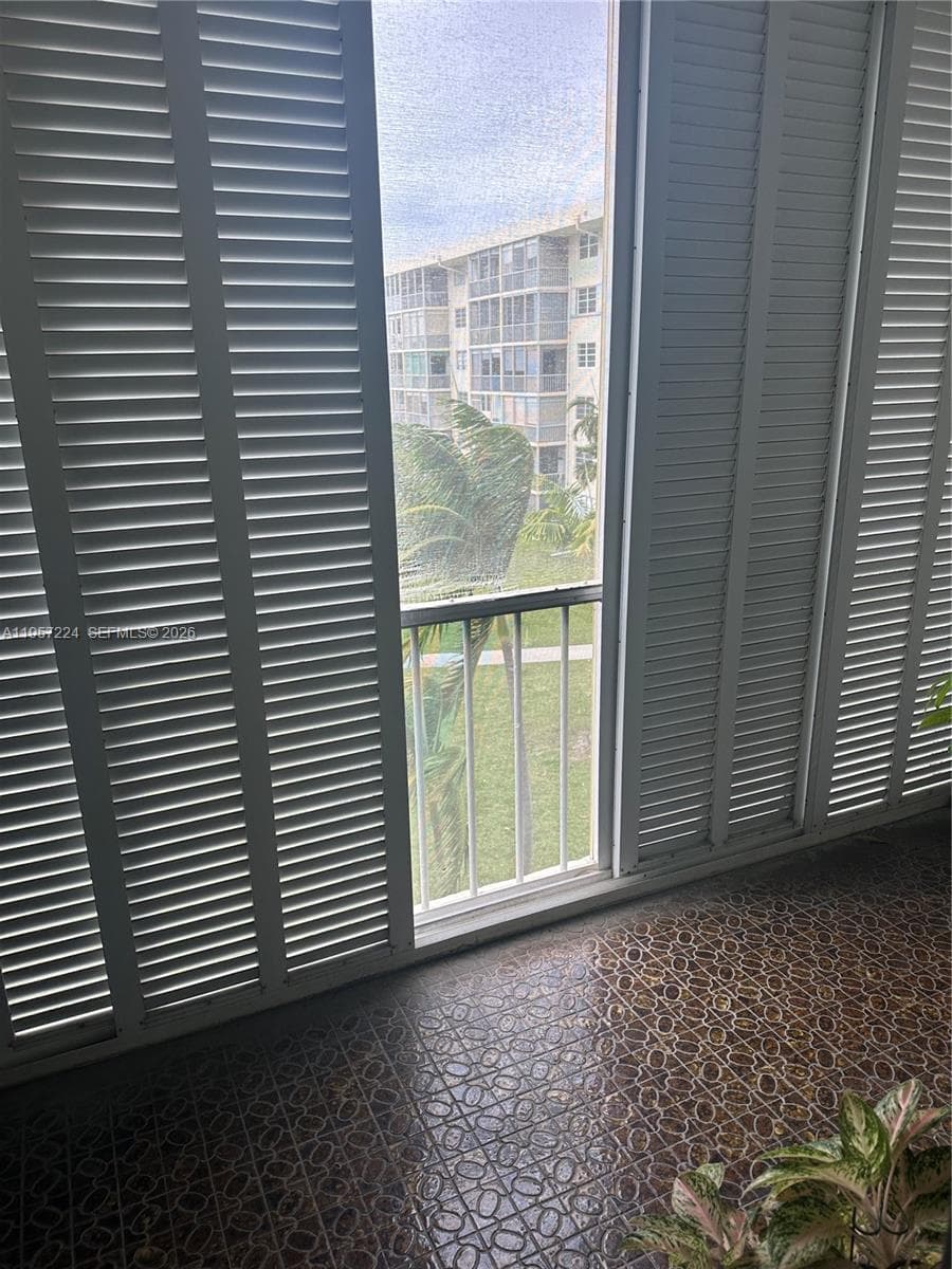 POINT EAST II · #H411 in Aventura - Photo 11