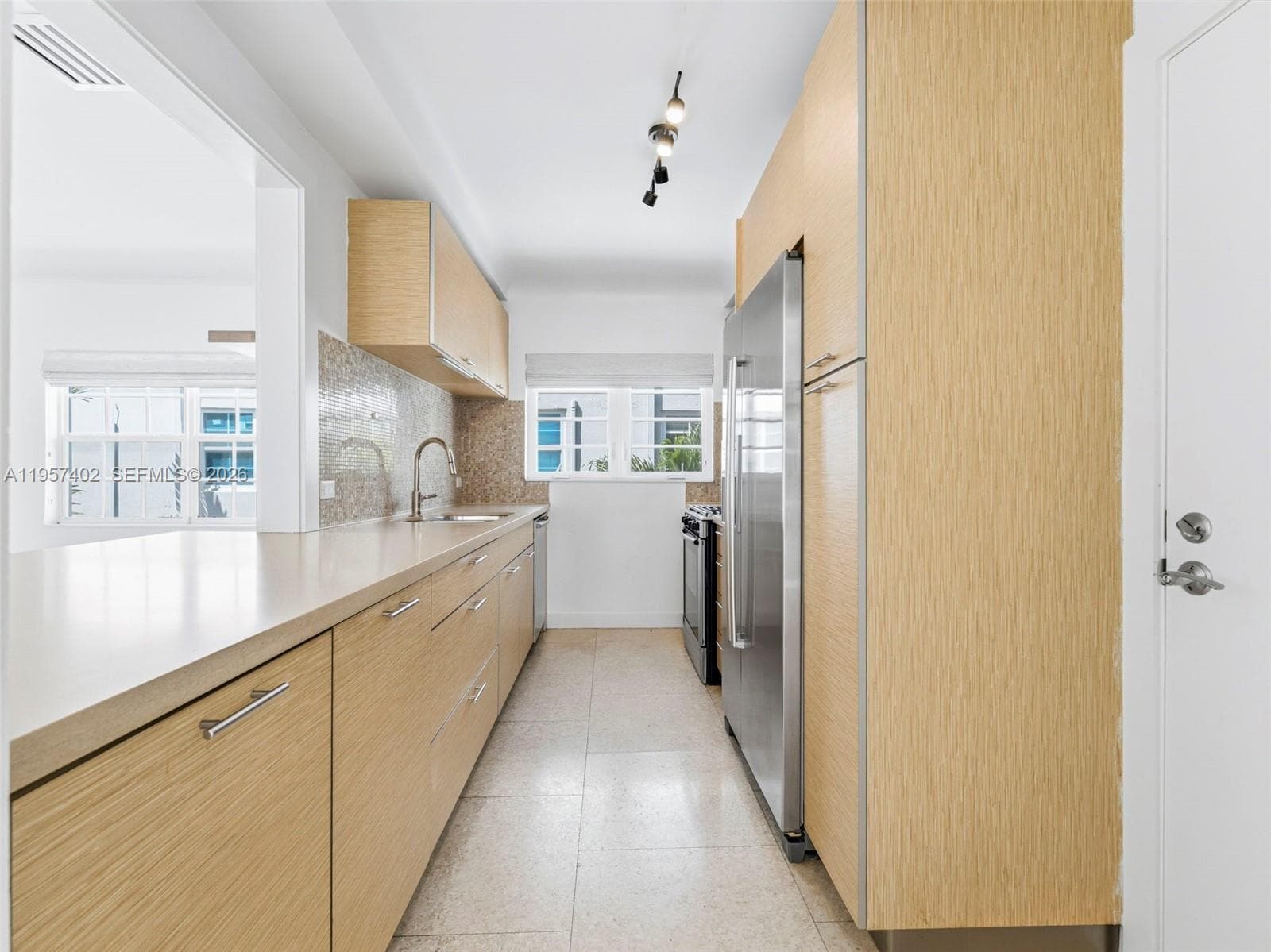 THE SABINE CONDO · #2 in Miami Beach - Photo 6