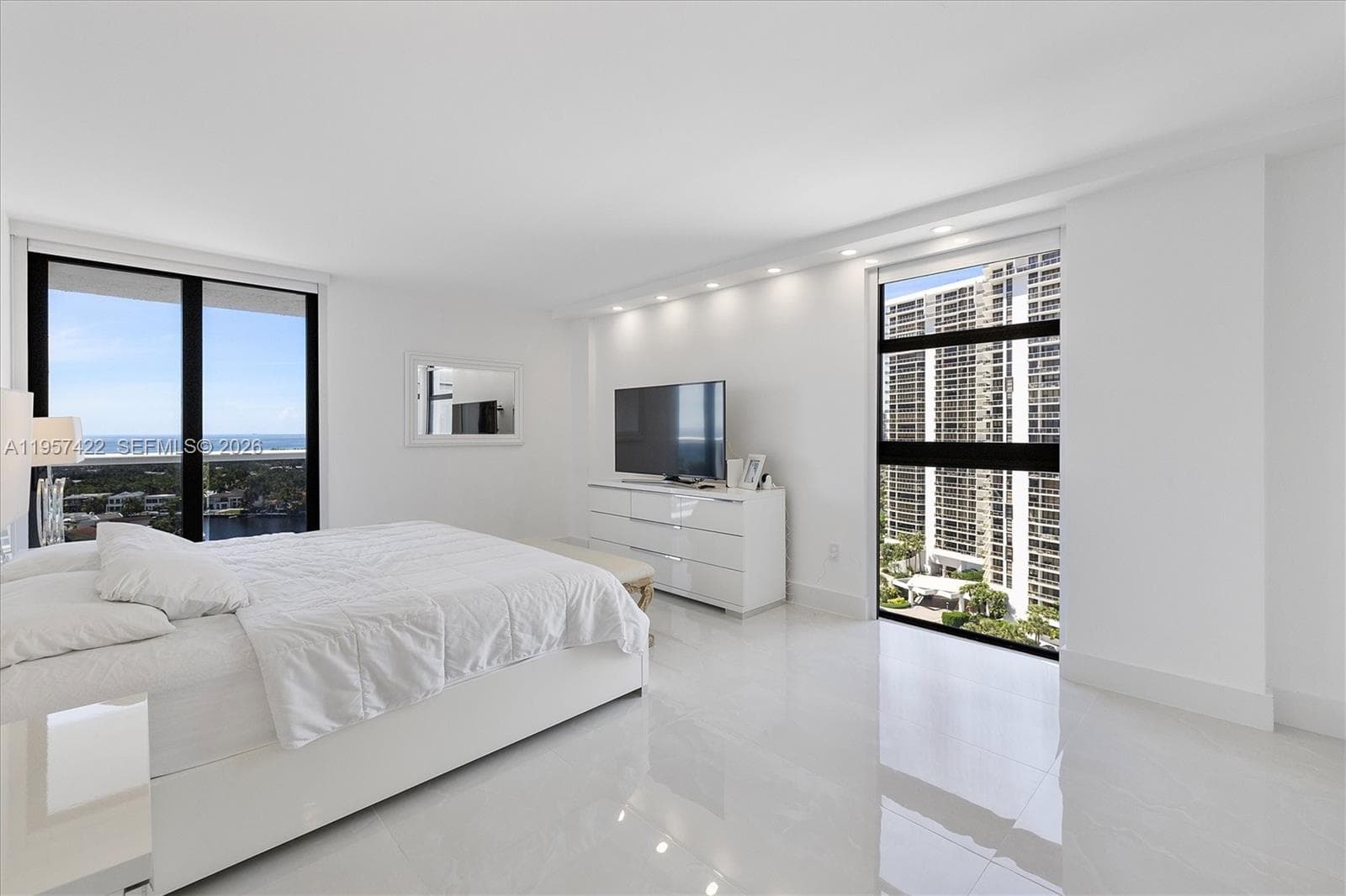 WATERVIEW · #1747 in Aventura - Photo 20