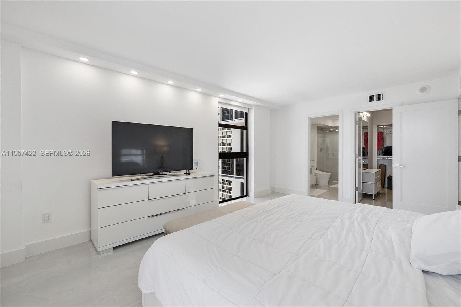 WATERVIEW · #1747 in Aventura - Photo 24