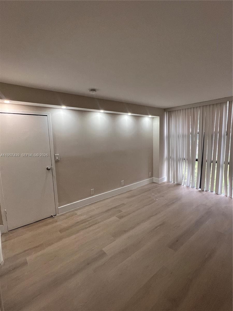 Plaza Of The Americas Con · #124 in Sunny Isles Beach - Photo 7