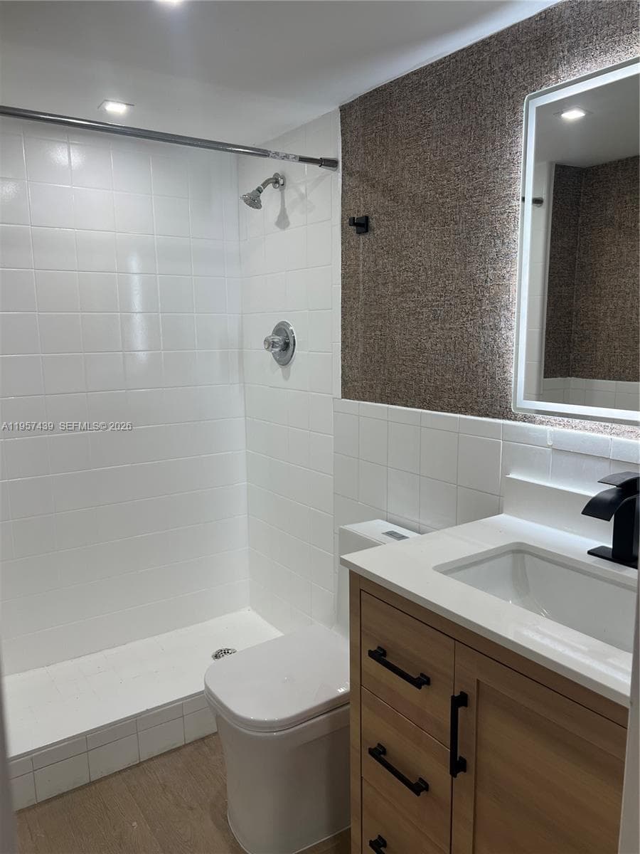 Plaza Of The Americas Con · #124 in Sunny Isles Beach - Photo 10