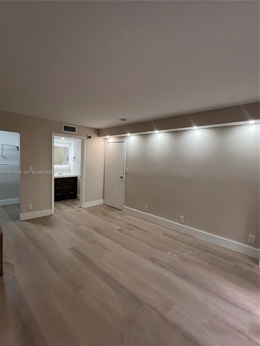Plaza Of The Americas Con · #124 in Sunny Isles Beach - Photo 8