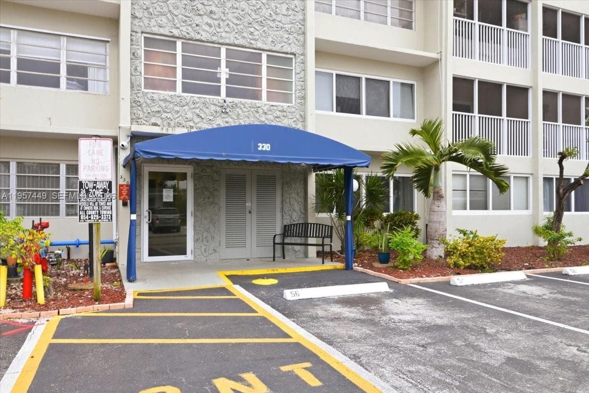 THIRD GULFSTREAM GARDEN · #501G in Hallandale Beach - Photo 2