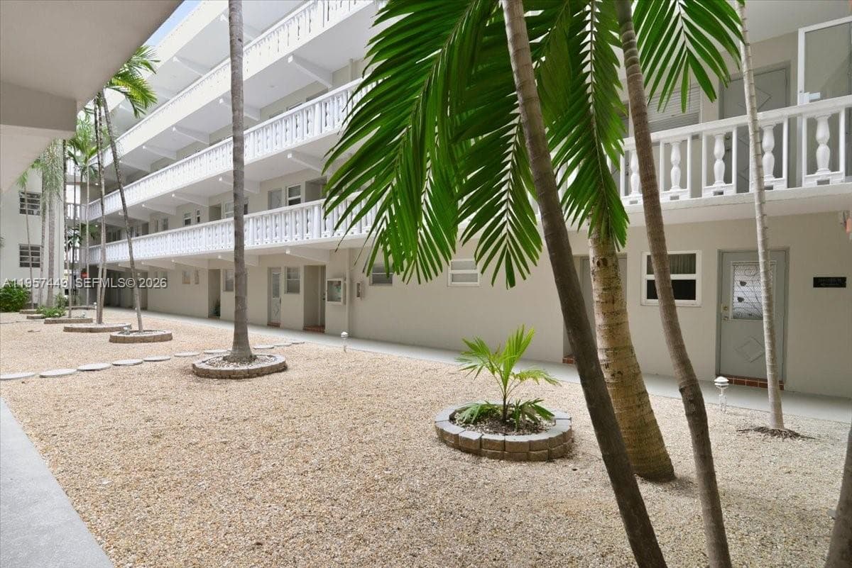 THIRD GULFSTREAM GARDEN · #501G in Hallandale Beach - Photo 5