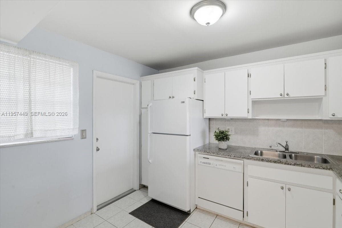 THIRD GULFSTREAM GARDEN · #501G in Hallandale Beach - Photo 9
