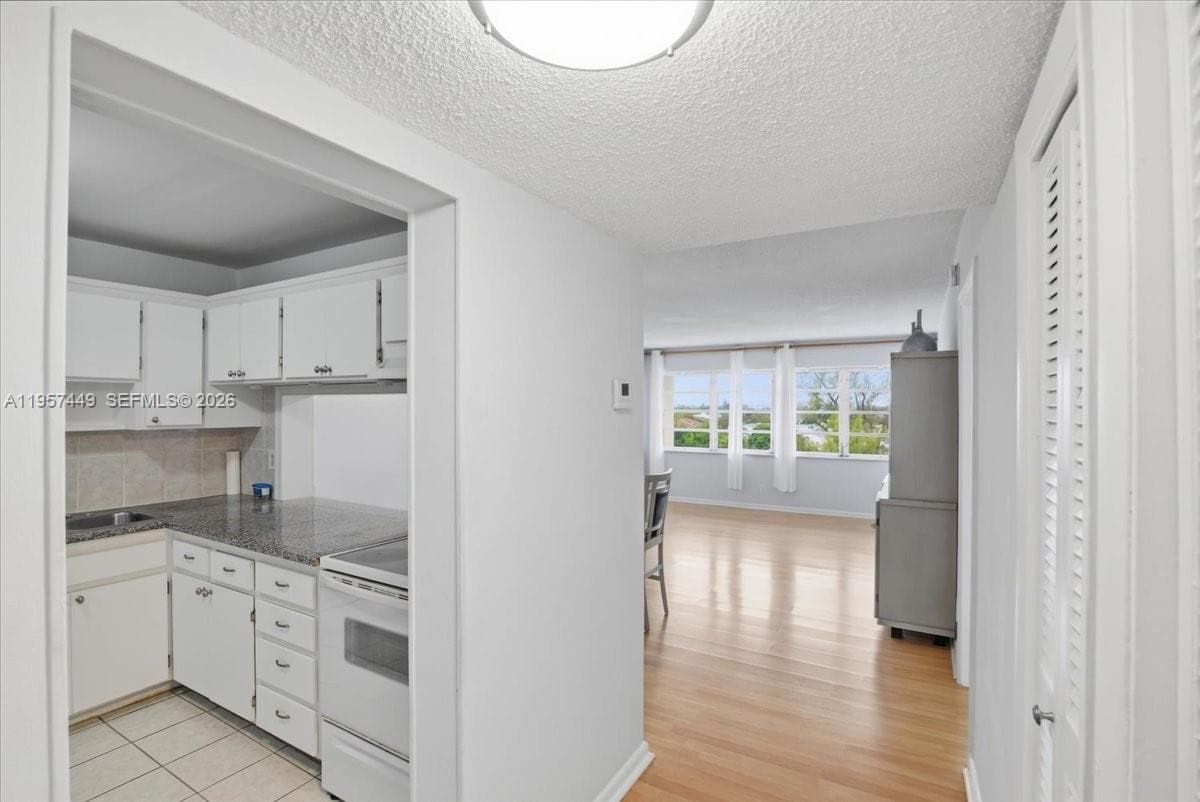 THIRD GULFSTREAM GARDEN · #501G in Hallandale Beach - Photo 10