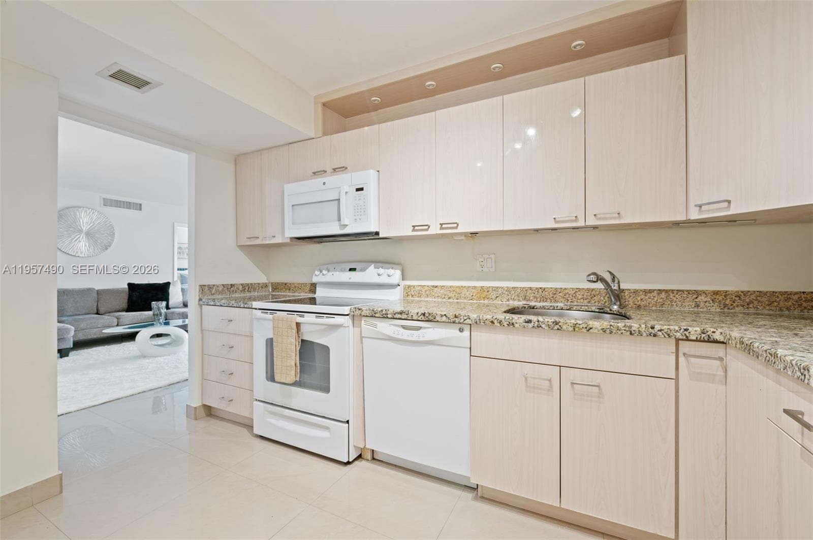 Plaza Tower North · #809 in Hallandale Beach - Photo 13