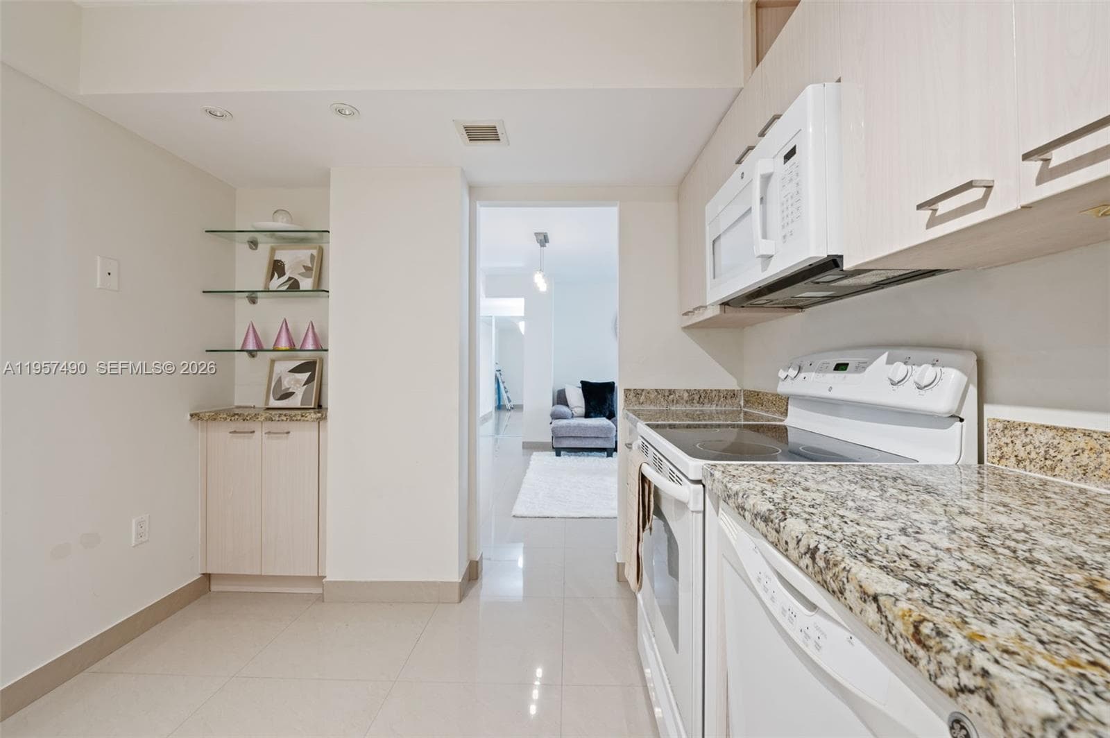 Plaza Tower North · #809 in Hallandale Beach - Photo 11