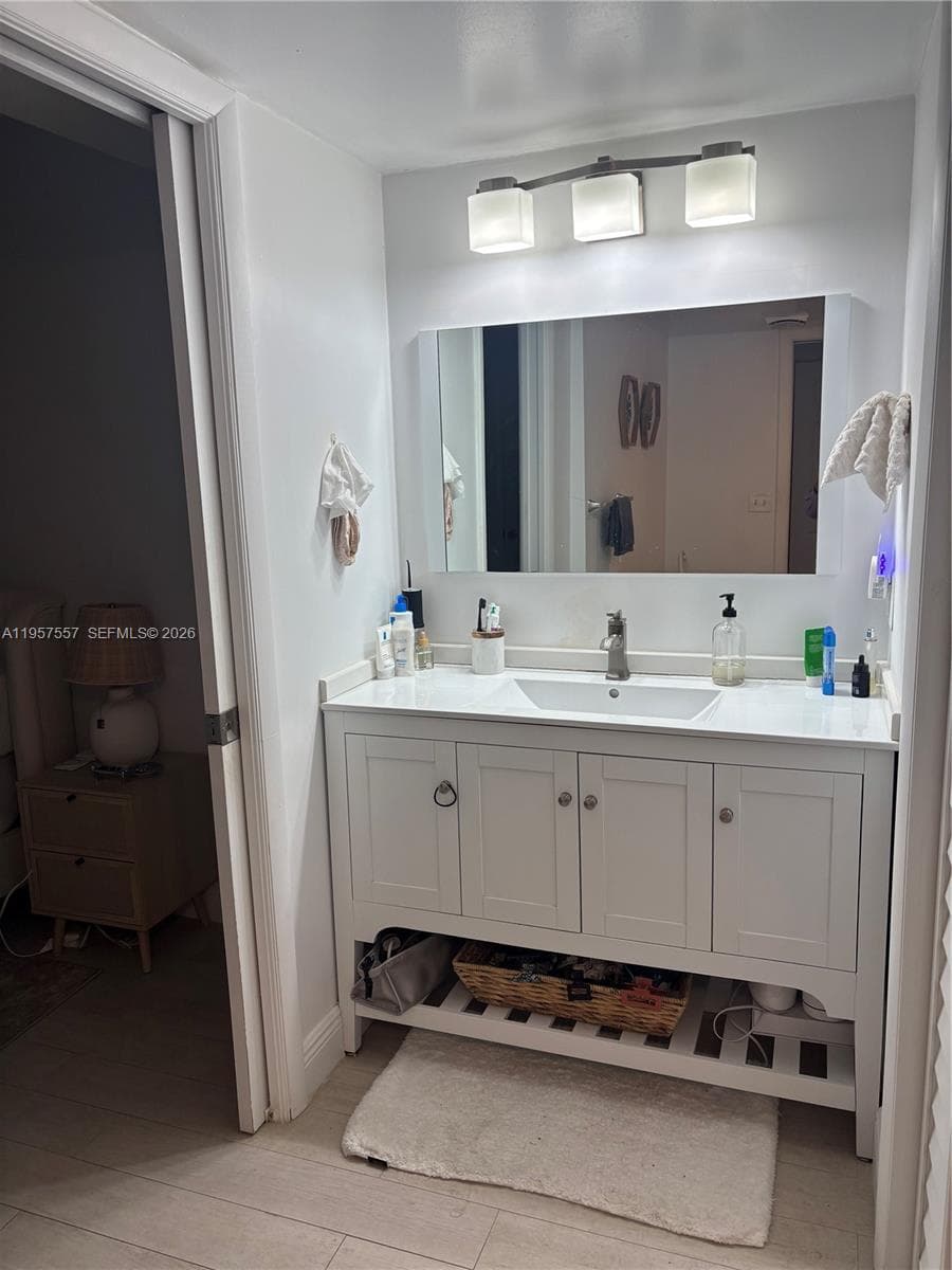 THE SURF CONDO · #106 in Miami Beach - Photo 6