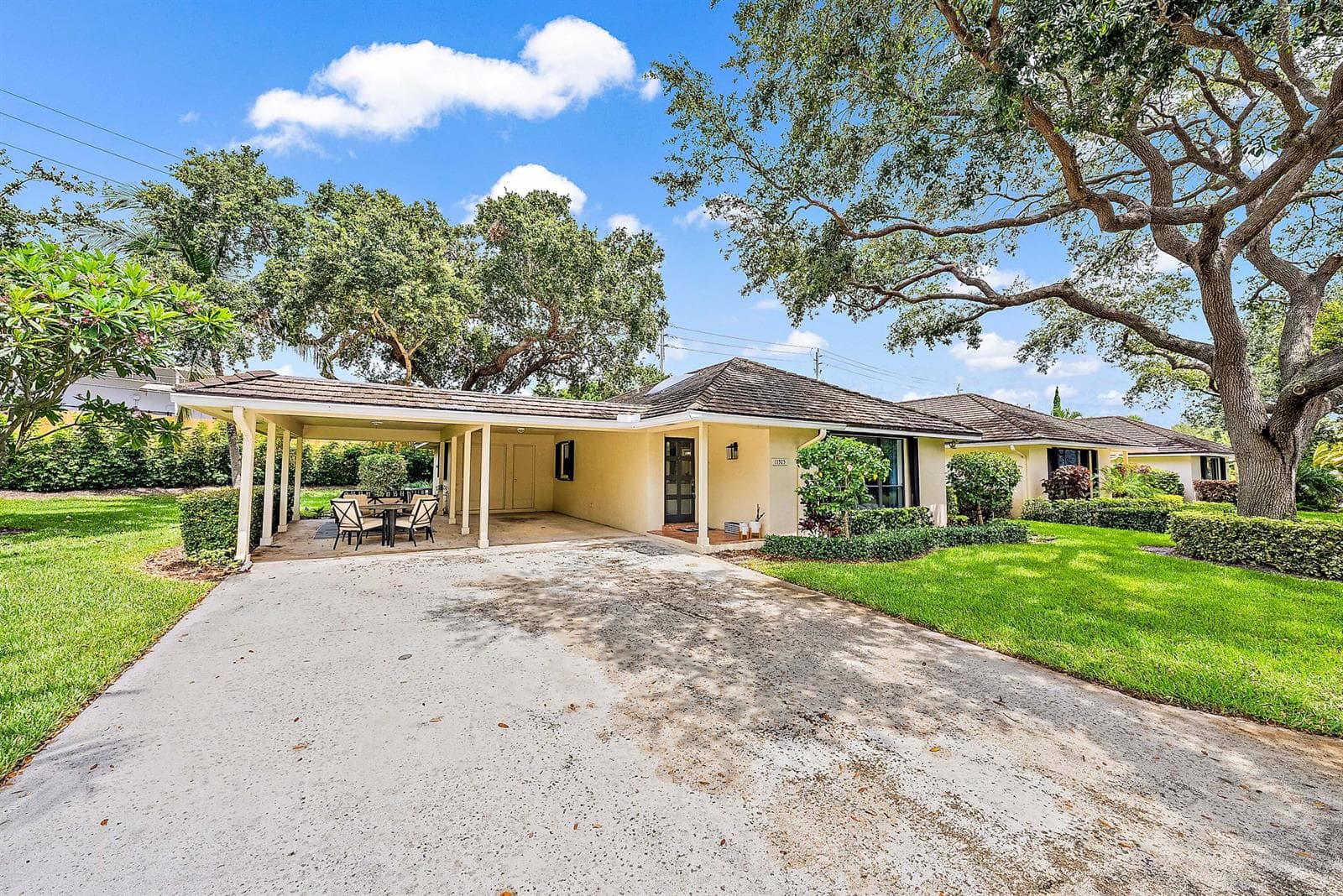11325 Twelve Oaks