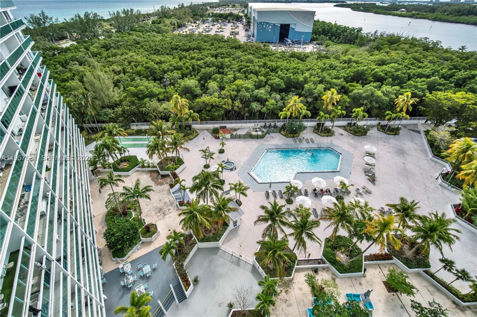 Arlen House East · #1222 in Sunny Isles Beach - Photo 4