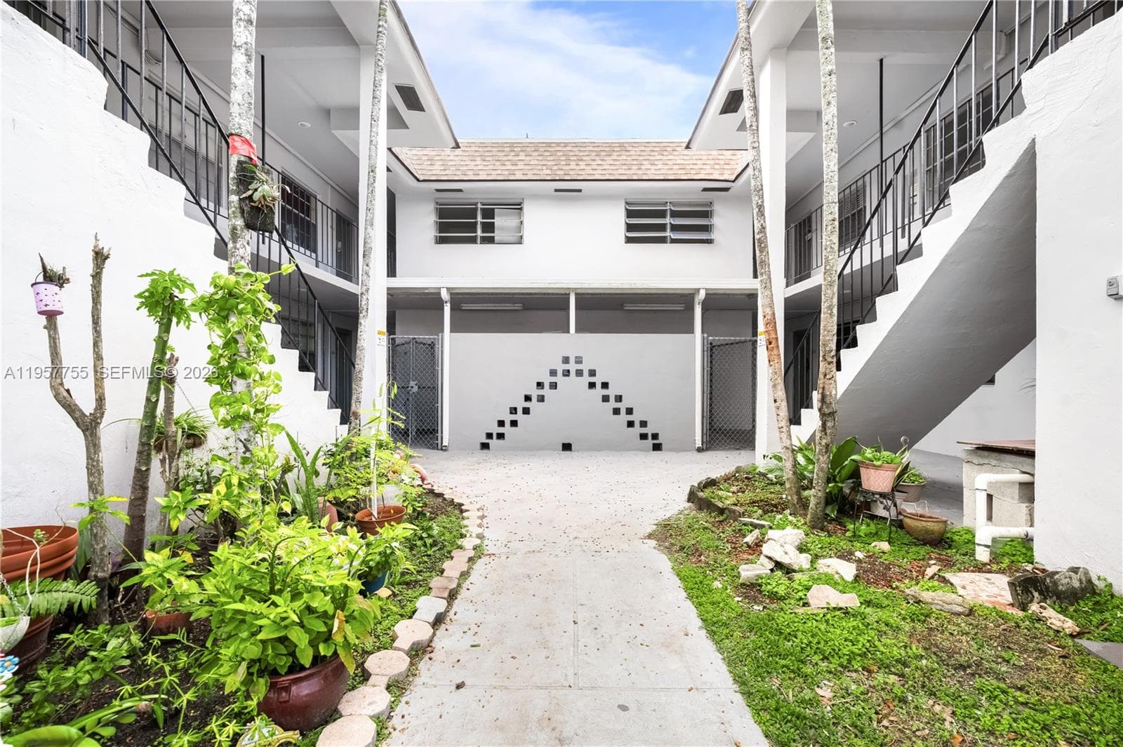 RAGE GARDENS · #0 in Miami - Photo 1