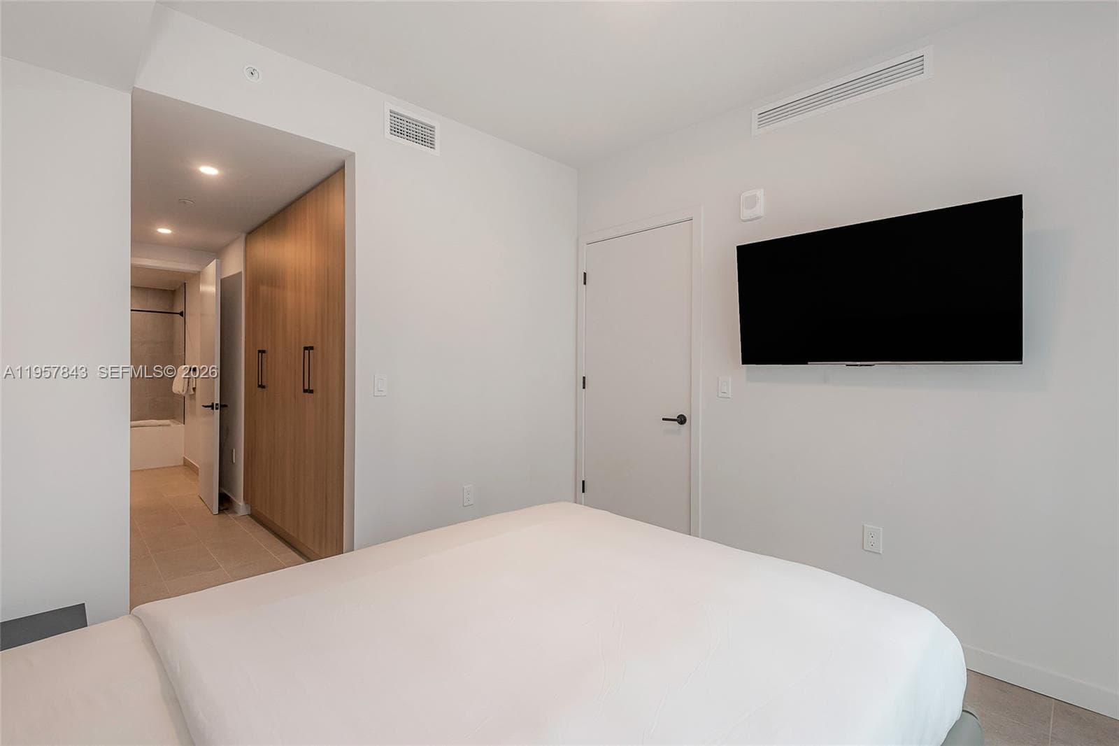 121 Ne 5TH · #706 in Miami - Photo 15