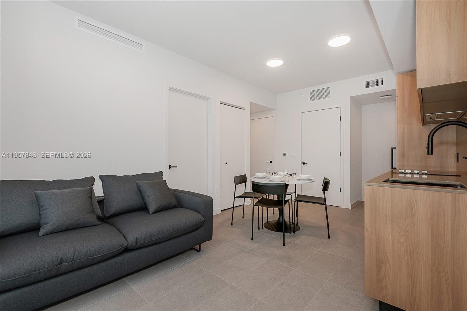 121 Ne 5TH · #706 in Miami - Photo 4
