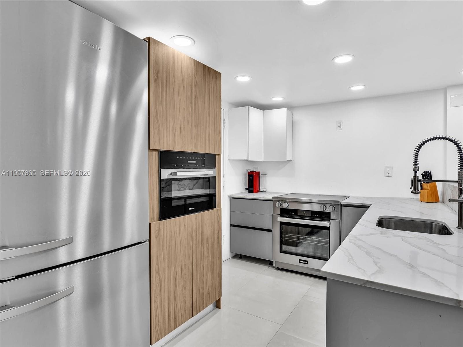 10000 PLAZA CONDO-SOUTH T · #201 in Bay Harbor Islands - Photo 18