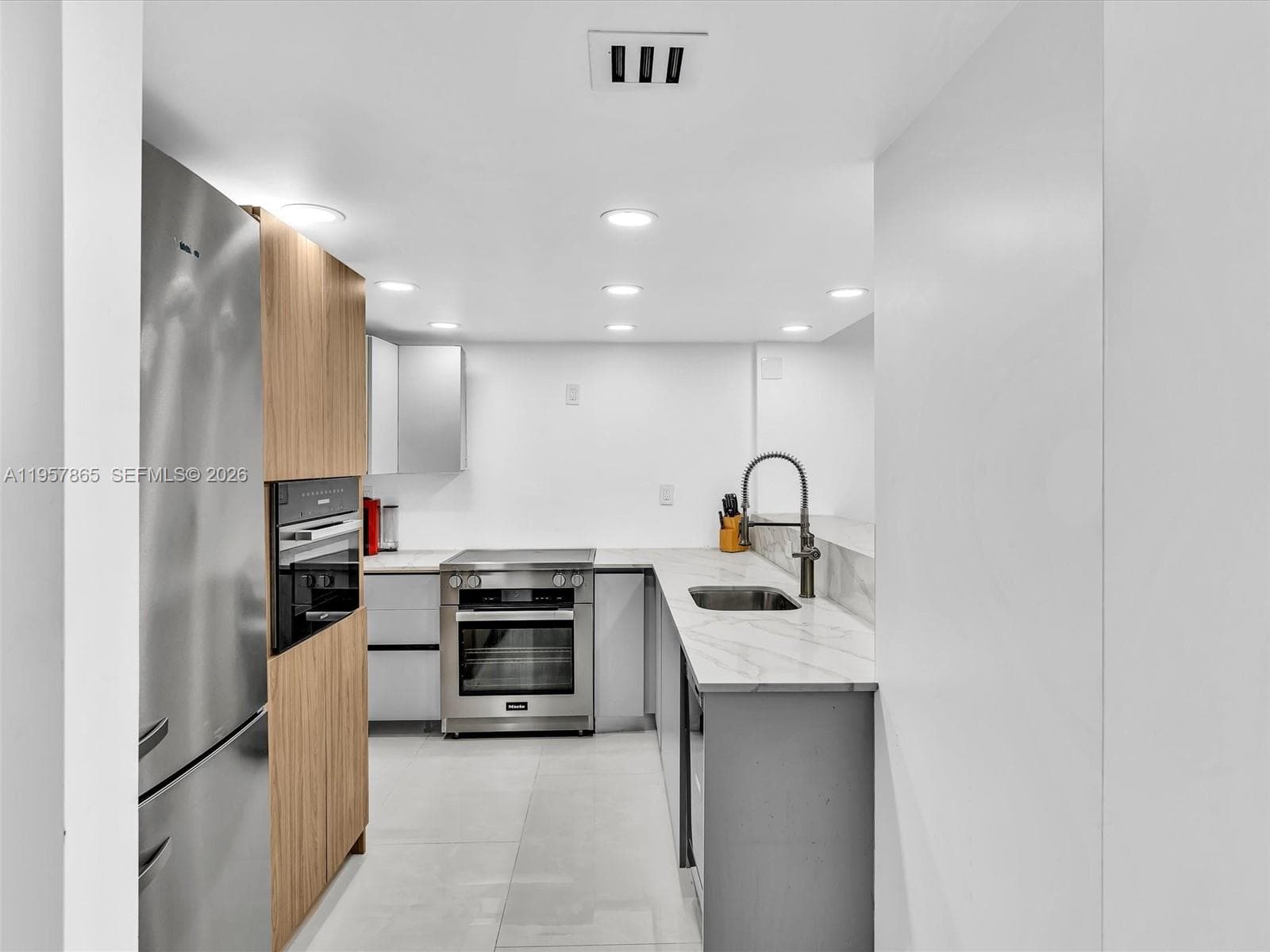 10000 PLAZA CONDO-SOUTH T · #201 in Bay Harbor Islands - Photo 11